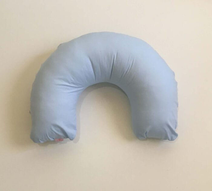 almofada de amamentação azul liso da Colo de Mãe