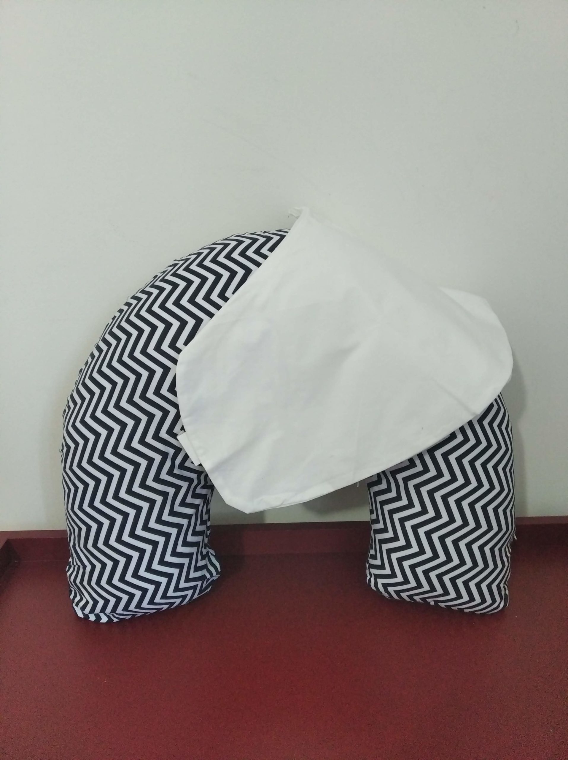 Almofada de Amamenta??o - Chevron Marinho e branco + capa extra Off White