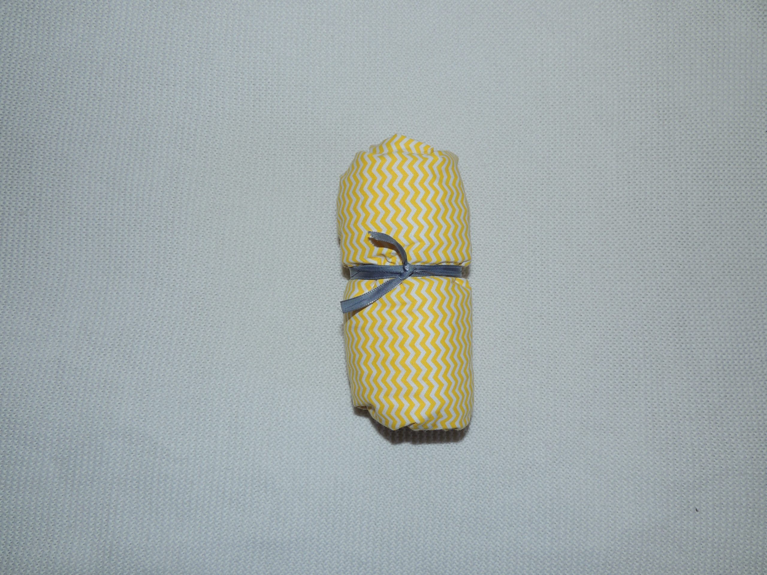 Lençol Para Mini Berço Agarradinho para colchões de 86x42x8 – Chevron Amarelo Colo de Mãe