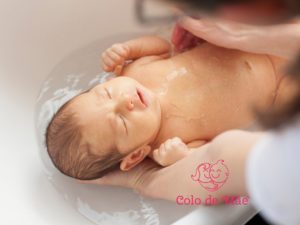 Leia mais sobre o artigo Dias Frios: 5 Dicas Preciosas Para Dar Banho no Bebê Durante o Inverno