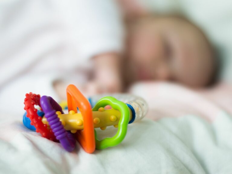 Brinquedos para bebês: são mesmo necessários?