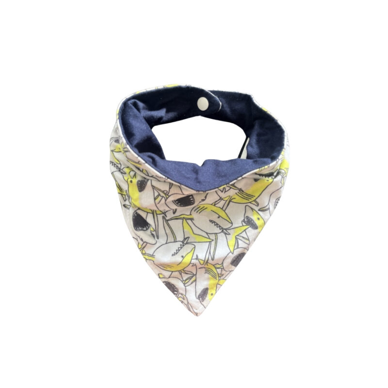 Babador Impermeável Bandana Tubarões Dupla Face - Colo de Mãe