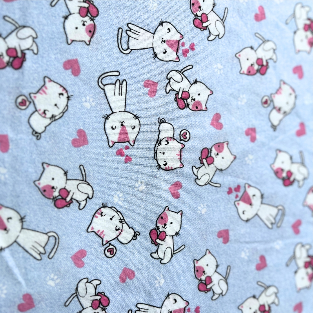 Toalha Bebê Maxi Gatinha corações - 100cm x 100cm