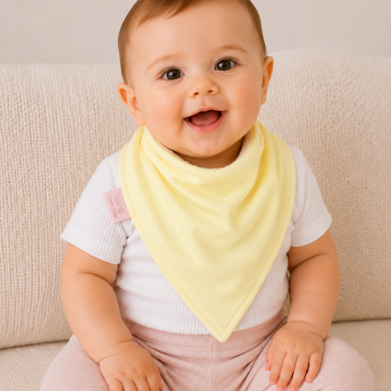 Babador Bandana Duplo Atoalhado Amarelo Claro Colo de Mãe