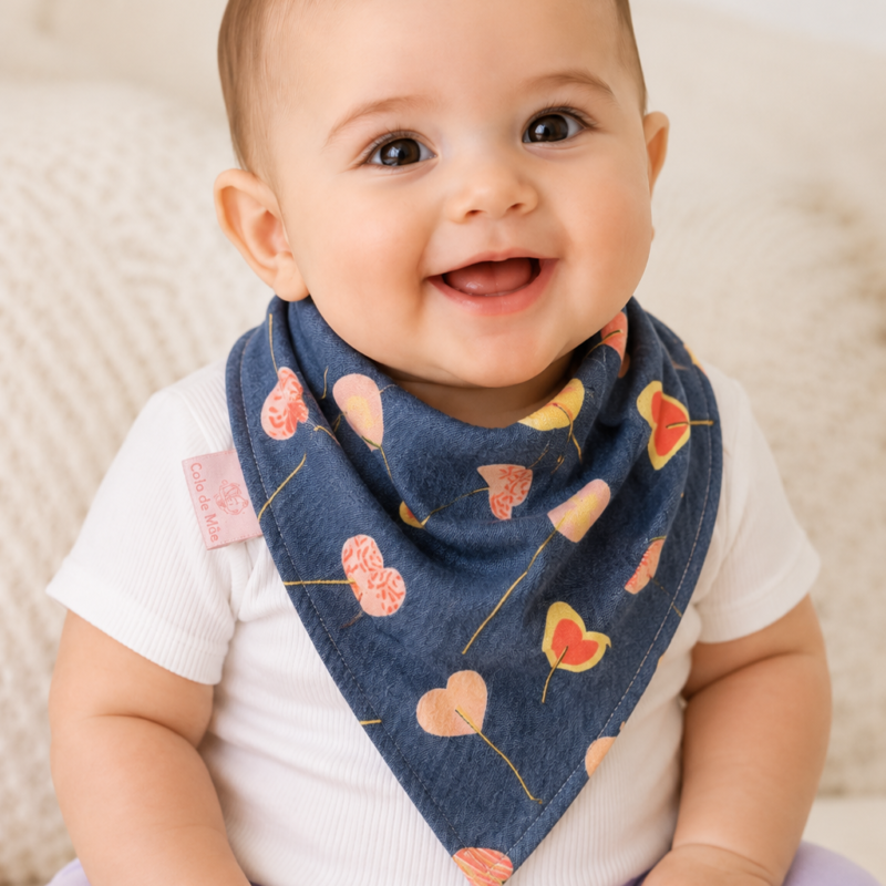 Babador Bandana Duplo Atoalhado Love Colo de Mãe