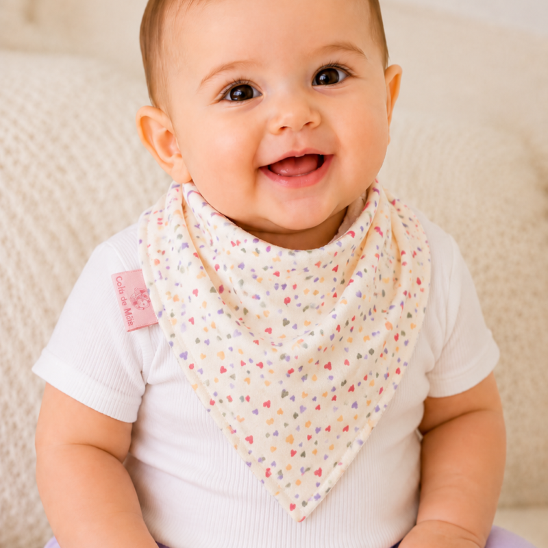Babador Bandana Duplo Atoalhado Mini Corações Colo de Mãe